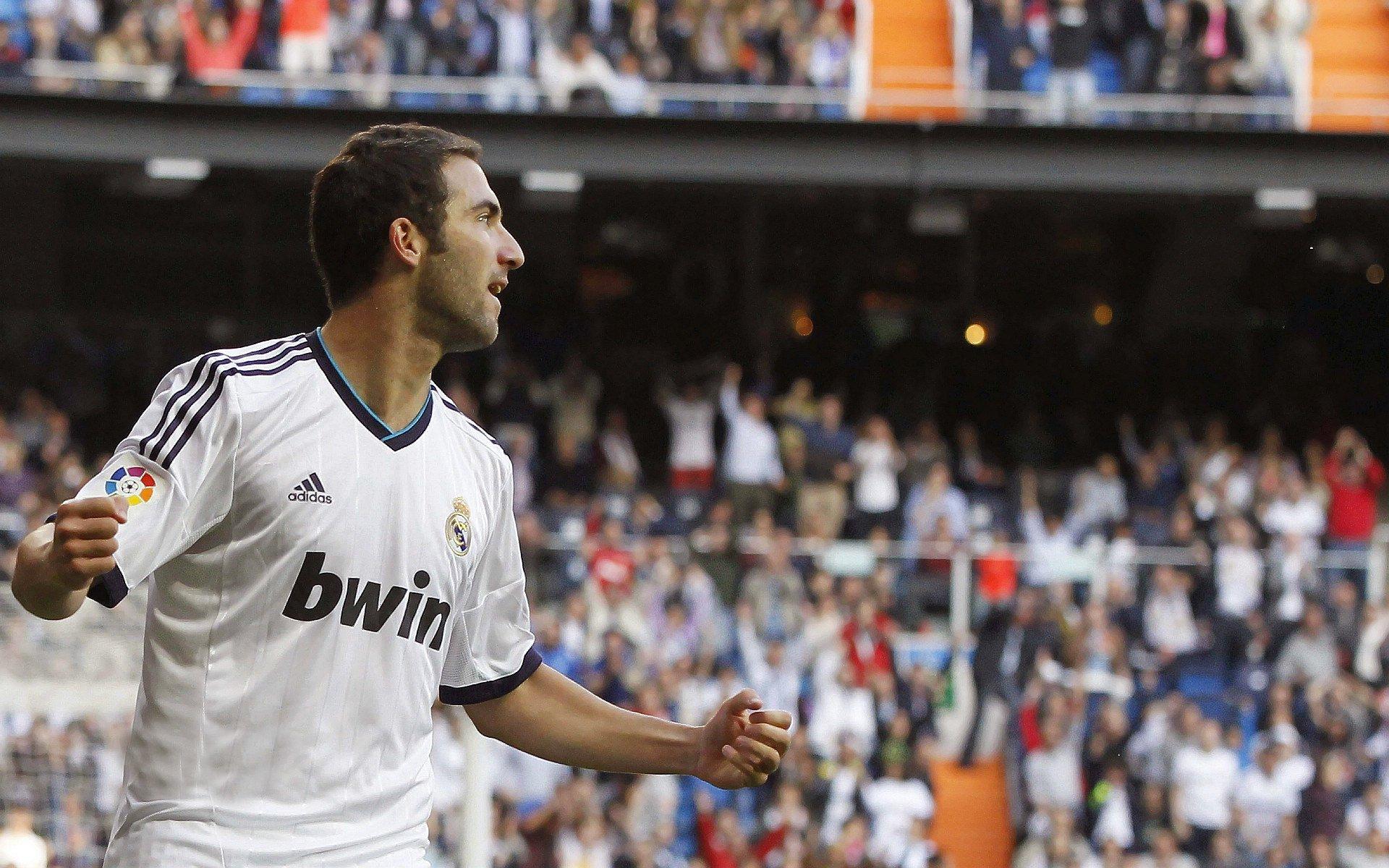 绿茵传承！阿什利-扬爱子签约伊普斯维奇，父子同队佳话有望成真